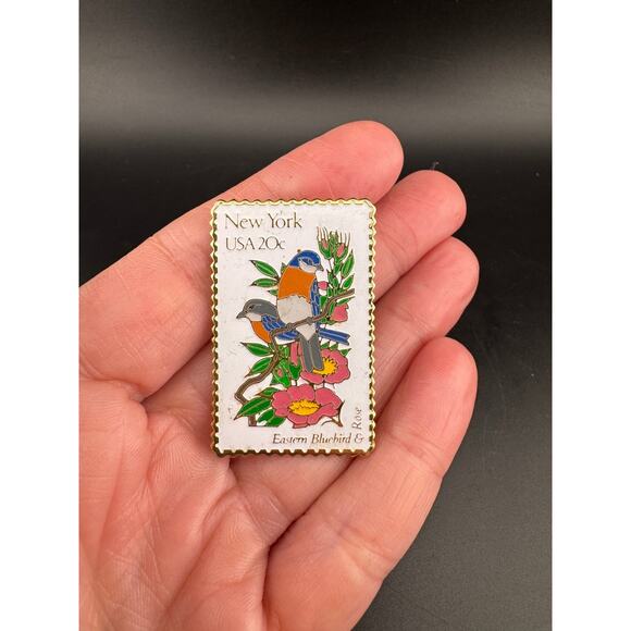 1982 Eastern Bluebird Postal Stamp Enamel Pin - Picture 6 of 6